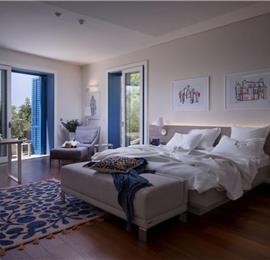 Luxury 4 Bedroom Villa with Infinity Pool, Sauna and Sea Views in Sveti Jakov, near Dubrovnik, Sleeps 8